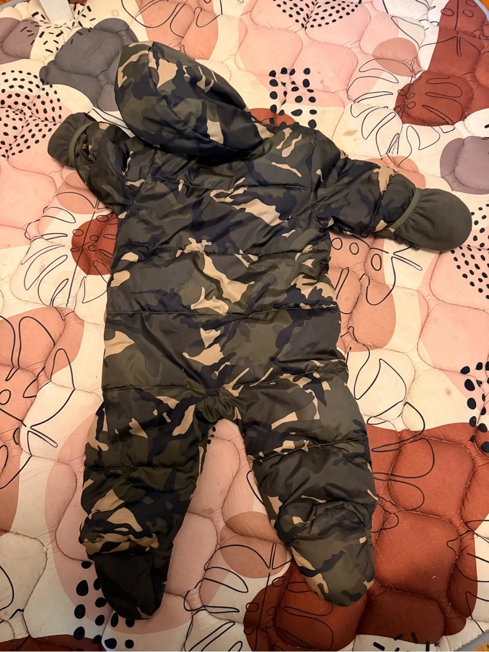 Old Navy Camouflage Puffer One-Piece Footie - Olive Green Camo